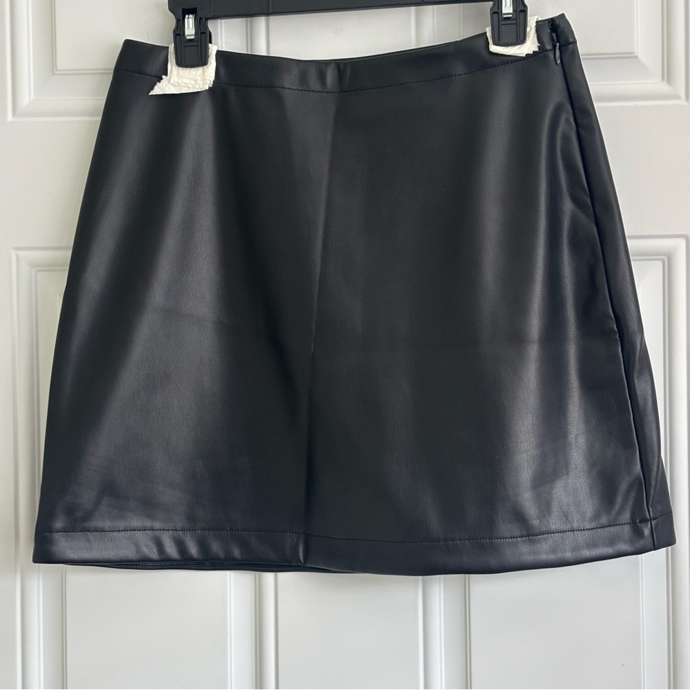 NWT Gap Faux Black Leather Miniskirt, Size Medium - Picture 3 of 10
